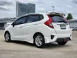 2016 Honda JAZZ 1.5 V i-VTEC รถมือเดียว สภาพใหม่มาก-13