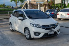 2015 Honda JAZZ 1.5 V i-VTEC รถเก๋ง 5 ประตู ดาวน์ 0%