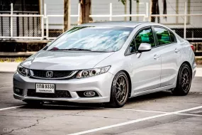 2013 Honda CIVIC 1.8 S i-VTEC รถเก๋ง 4 ประตู 