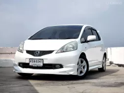 2010 Honda JAZZ 1.5 V รถเก๋ง 5 ประตู 