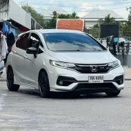 2018 Honda JAZZ 1.5 RS i-VTEC รถเก๋ง 5 ประตู ออกรถง่าย