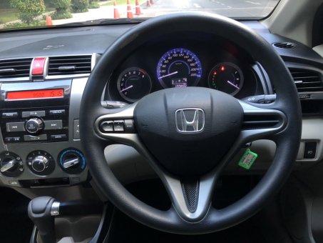 2013 Honda CITY 1.5 V i-VTEC รถเก๋ง 4 ประตู 