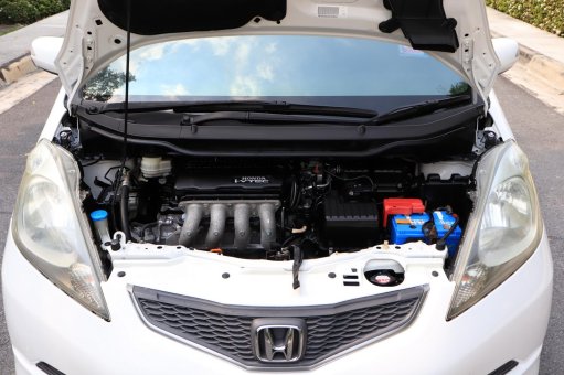 2011 Honda JAZZ 1.5 SV i-VTEC รถเก๋ง 5 ประตู 