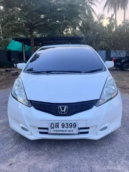 2011 Honda JAZZ 1.5 V i-VTEC รถเก๋ง 5 ประตู รถบ้านมือเดียว