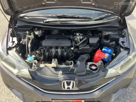 2016 Honda JAZZ 1.5 V+ i-VTEC รถเก๋ง 5 ประตู 