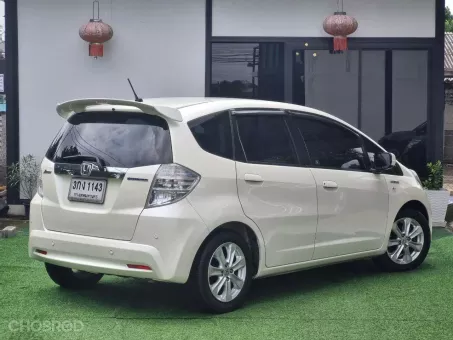 2010 Honda JAZZ 1.3 Hybrid รถเก๋ง 5 ประตู ฟรีดาวน์  รถมือสองสภาพดี